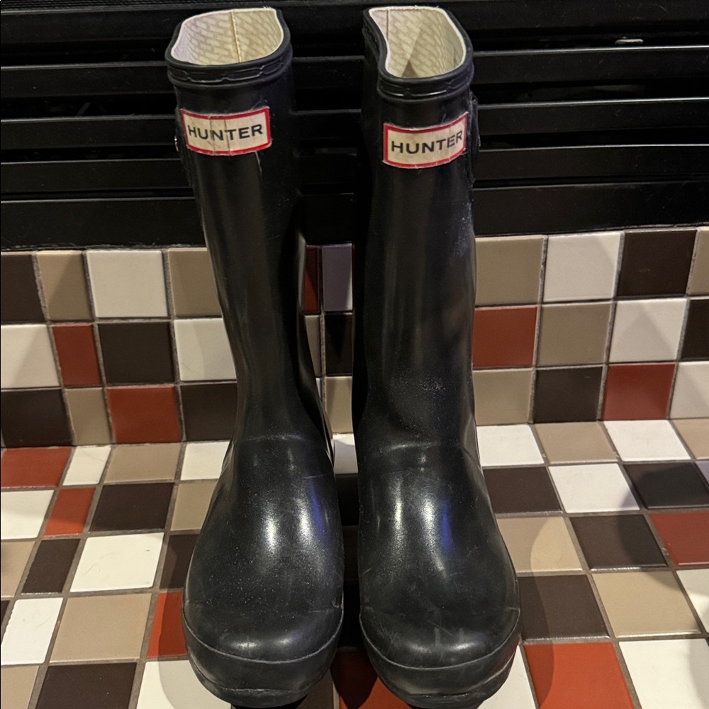Hunter kids rain boots. Size 34 or‎ 2 kids. A couple imperfections but life left